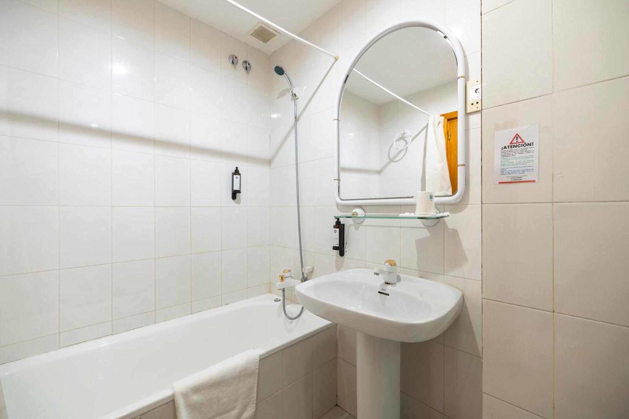 Hostal Los Valles Bielsa Εξωτερικό φωτογραφία