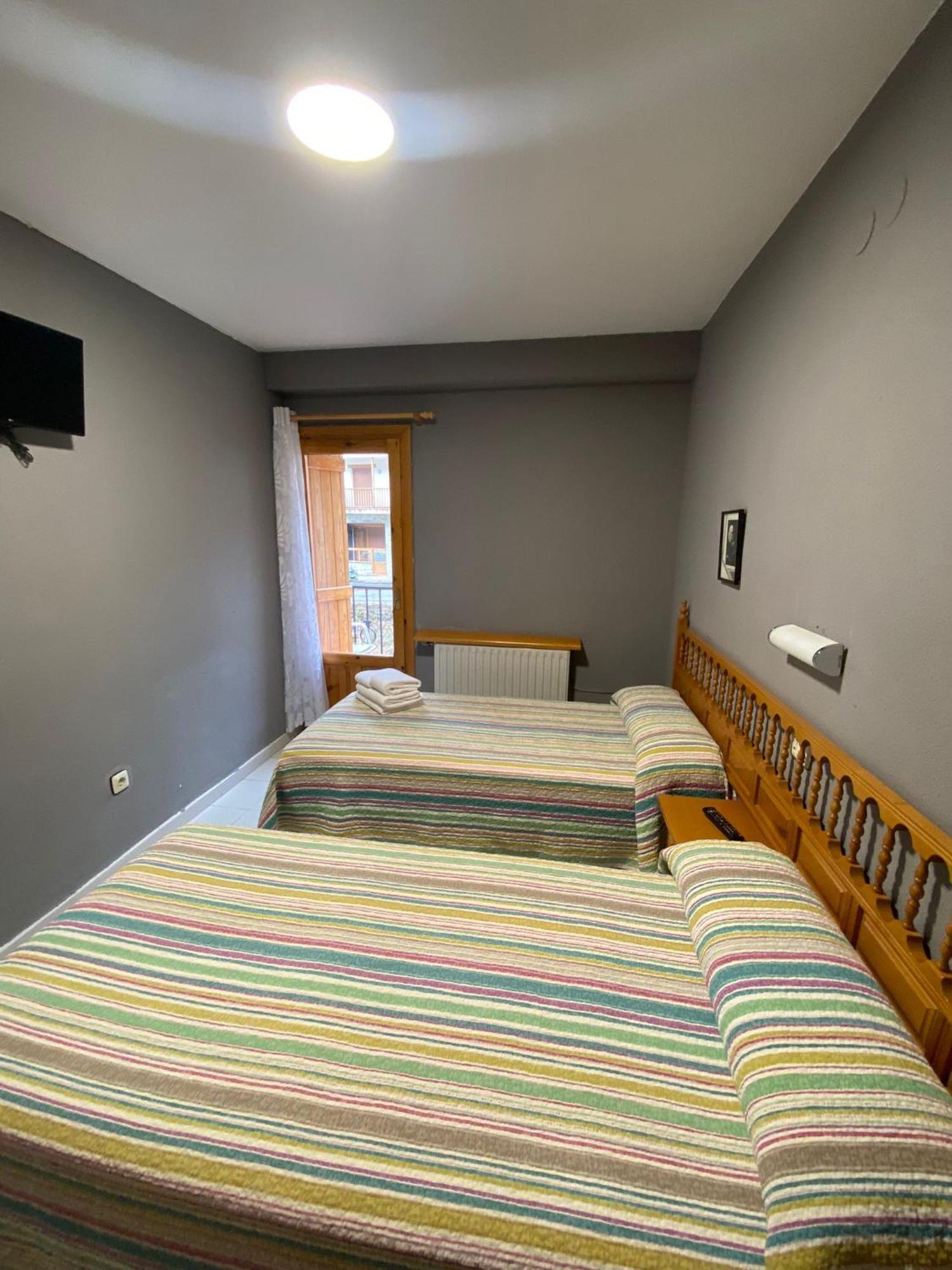 Hostal Los Valles Bielsa Εξωτερικό φωτογραφία