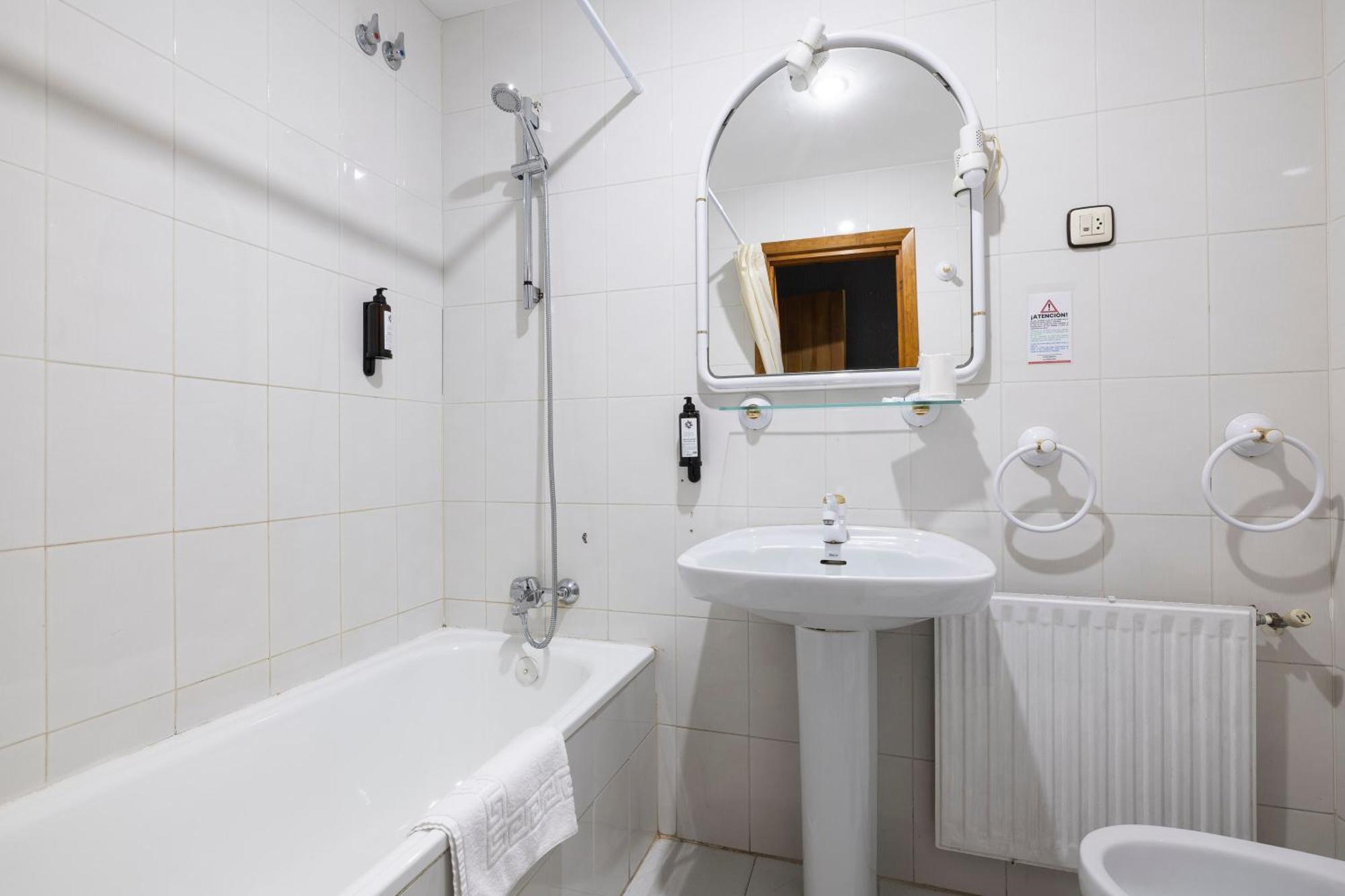 Hostal Los Valles Bielsa Εξωτερικό φωτογραφία